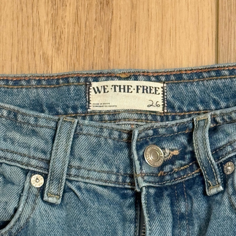 We The Free Women's Straight Leg Jeans in Light Blue Wash - Picture 2 of 7